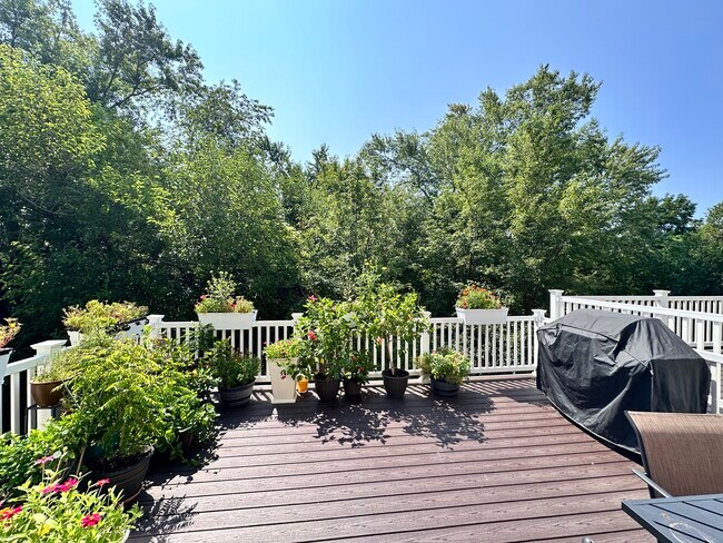 Building Photo - 126 Iron Hill Way