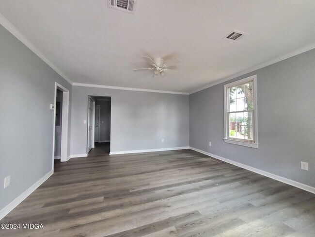 Building Photo - 48 E Morse St