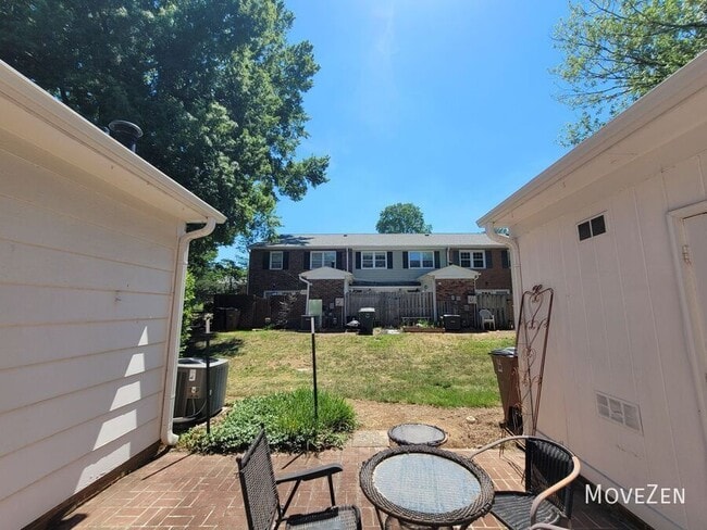 Building Photo - 3003 Overton Dr