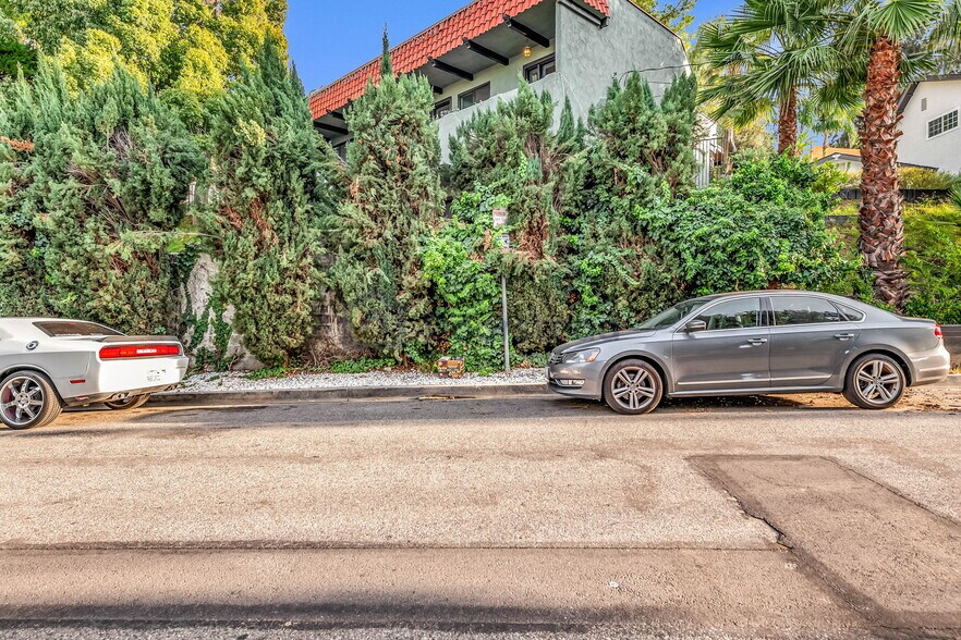 Building Photo - 5368 Calatrana Dr