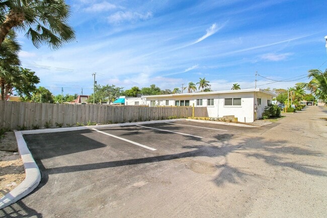 Building Photo - 110 N C St