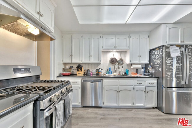 Building Photo - 4905 Coolidge Ave