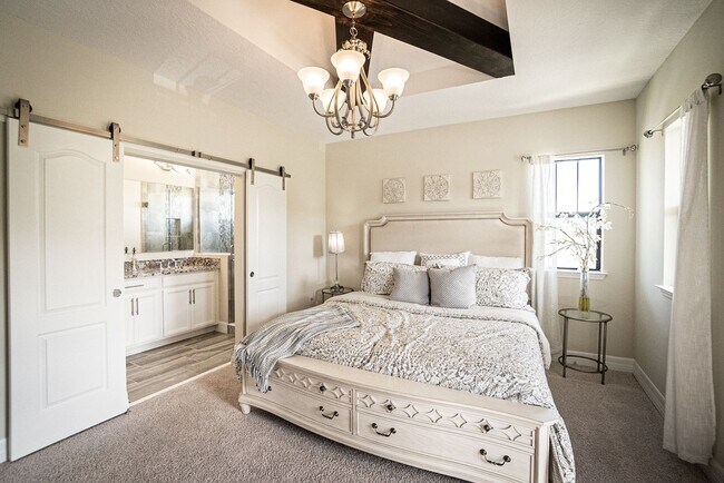 Building Photo - 3/2.5 Beautiful Model Townhome with Screened Courtyard & 2 Car Garage