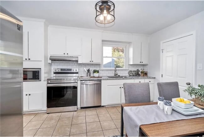 Building Photo - 21507 Court St