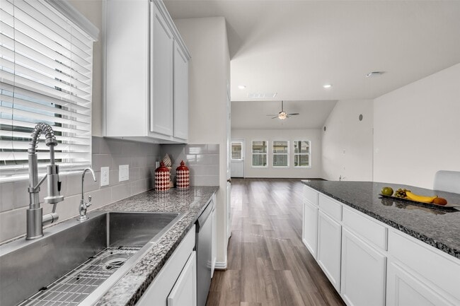 Building Photo - 28130 Aspen Horizon Dr