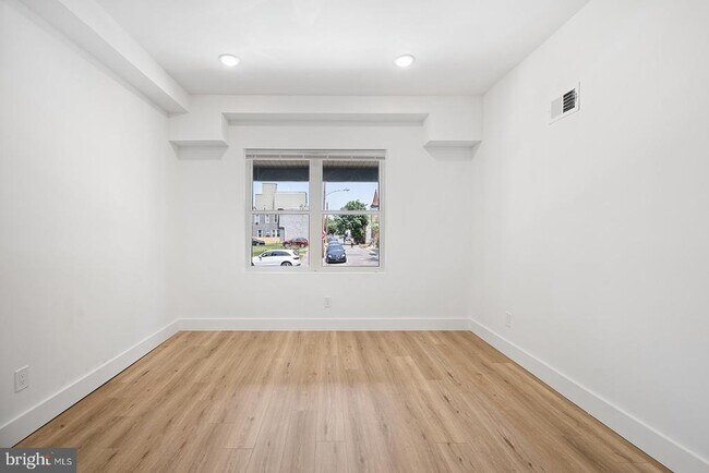 Building Photo - 3216 W Diamond St