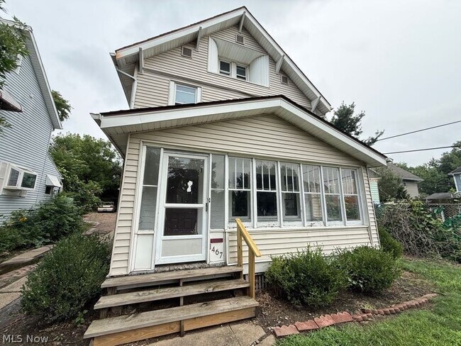 Building Photo - 1467 Beardsley St