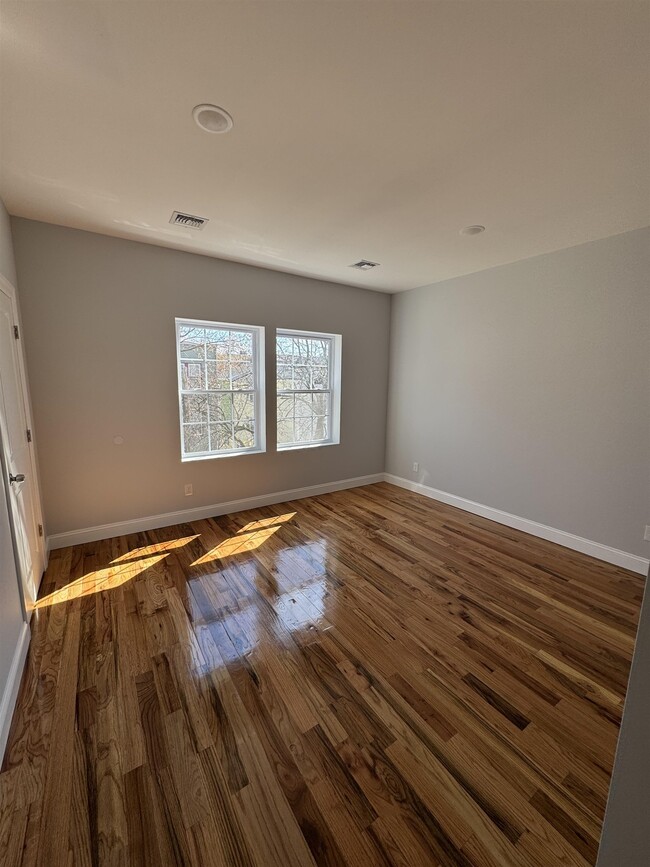 Building Photo - 832 S 19th St