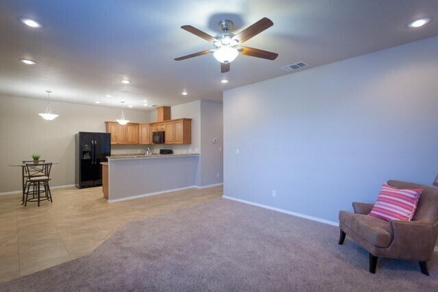 Building Photo - Beautiful duplex with granite countertops ...