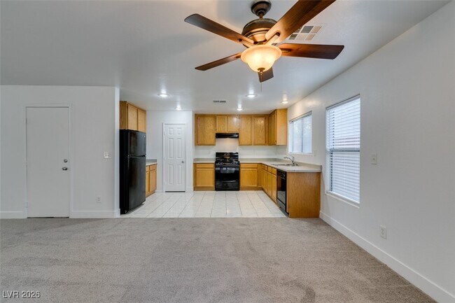 Building Photo - 11924 Lemon Balm St