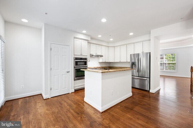 Building Photo - 8342 Broderick Cir