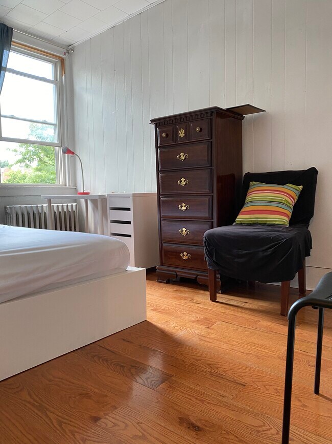 Building Photo - 2318 Eldridge St