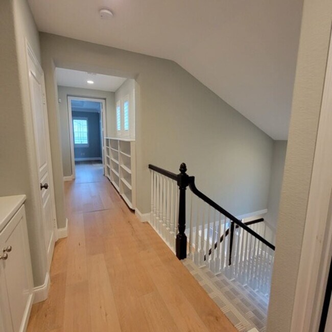 Building Photo - 3bd/2.5ba House In Bressi Ranch!
