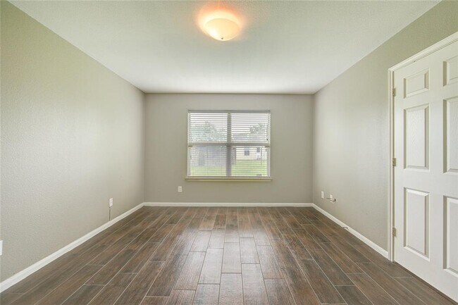 Building Photo - 6815 Dolan Bluff Ln