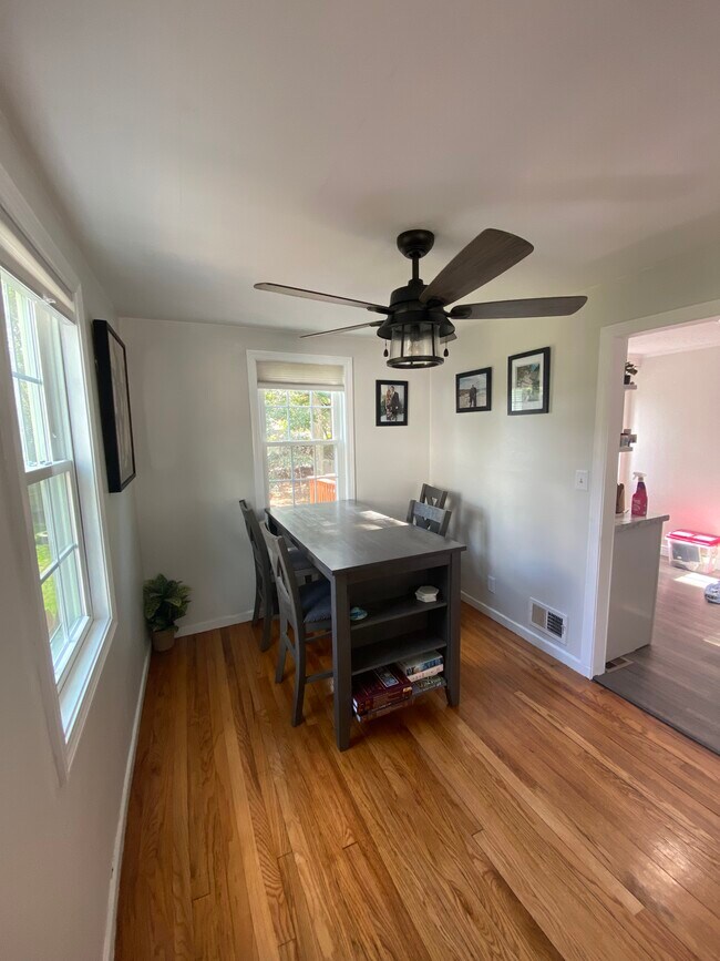 dining area off kitchen - 32 Saratoga Rd