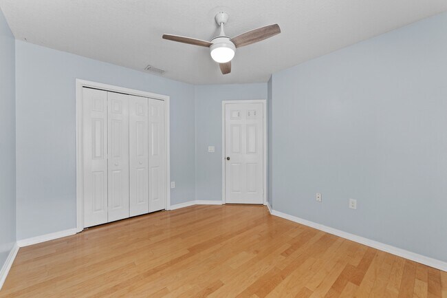 Building Photo - Absolutely stunning executive (LARGE) 3 BR / 2 BA / 2 Car Garage home in the highly sought after ...