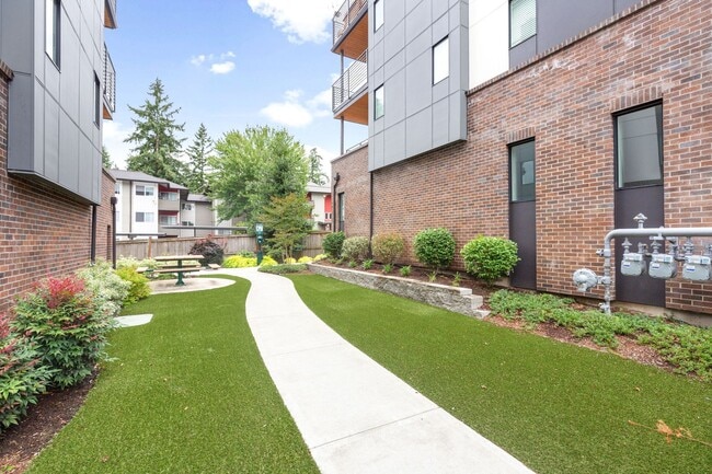 Building Photo - Comfort Meets Convenience in This Bellevue Condo