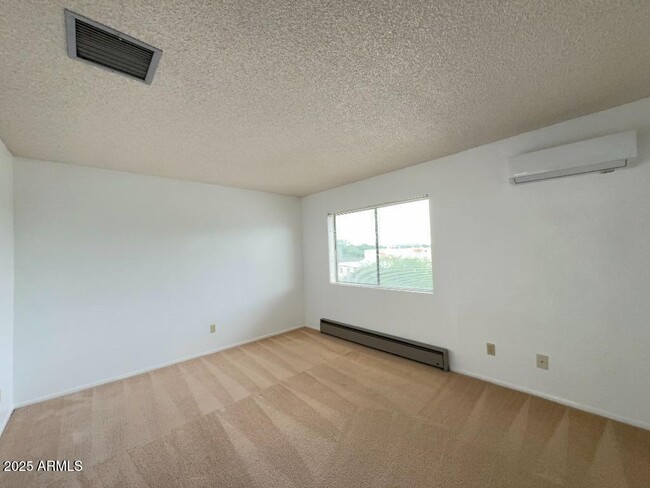 Building Photo - 4221 Plaza Oro Loma