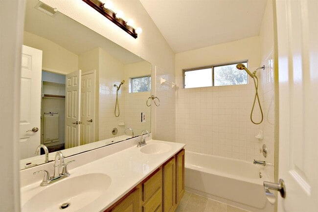 Building Photo - 10508 Hainsworth Park Dr