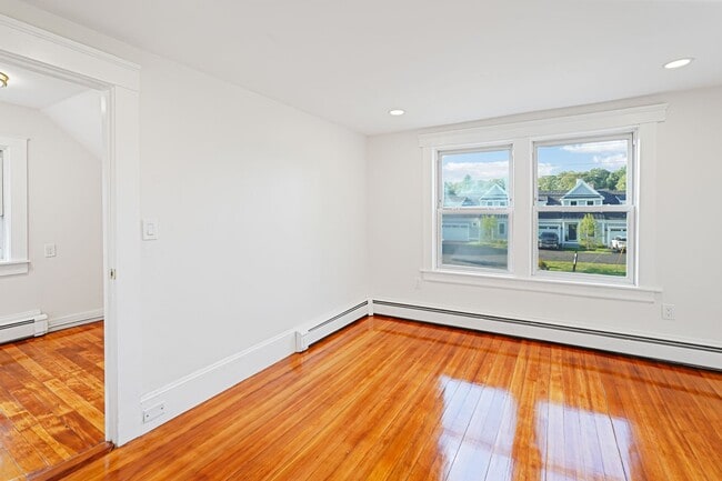 Building Photo - 4BR Home in Hopkinton MA | Rent or Rent-to-Own Option