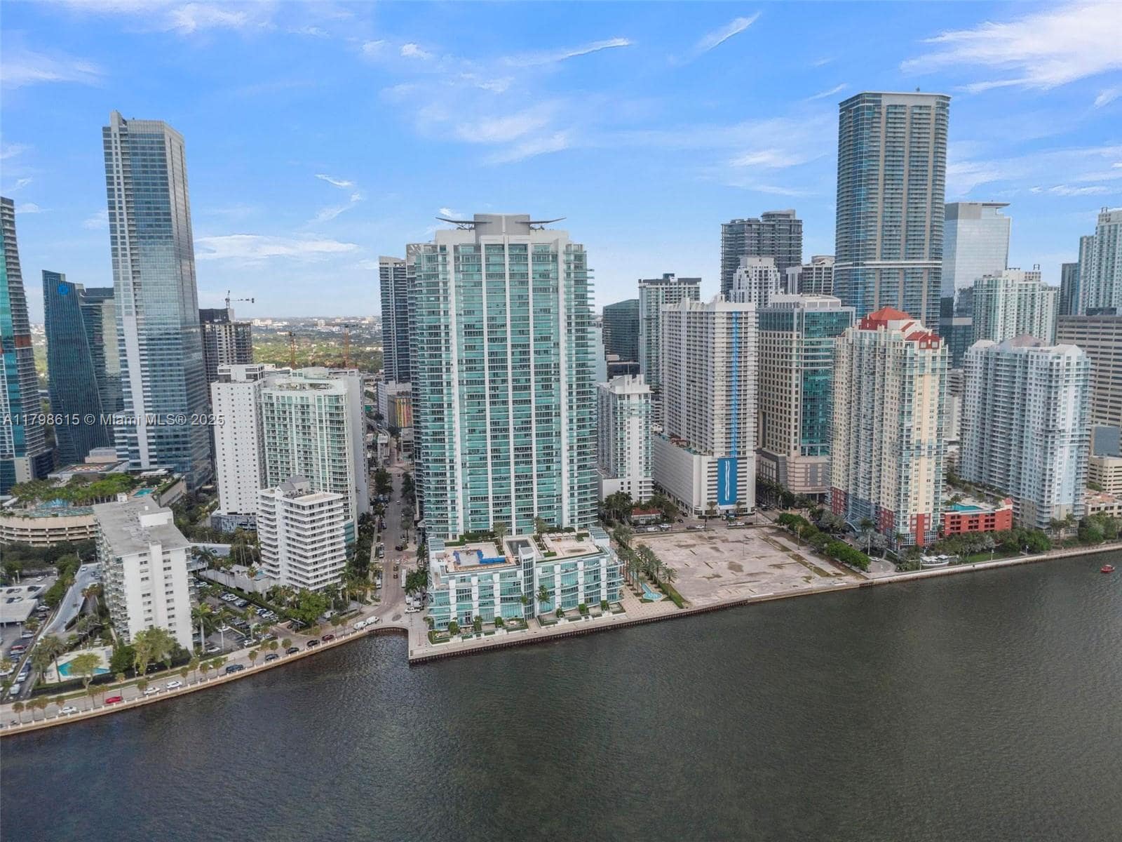 Building Photo - 1331 Brickell Bay Dr