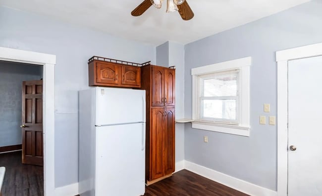 Building Photo - 44 S Harbine Ave