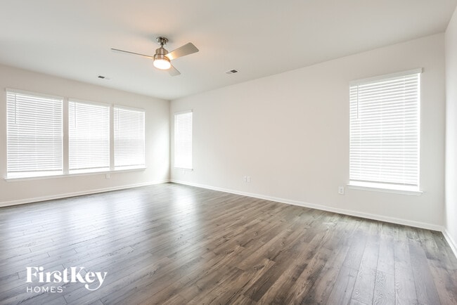 Building Photo - 404 Stonefence Dr