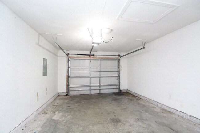 Building Photo - Pensacola 3BR Home Near NAS Pensacola with Split Floor Plan, Garage & Fenced Backyard
