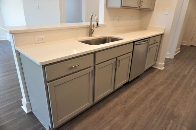 Building Photo - 4 Bedroom, 2 Bath Home in Valley View