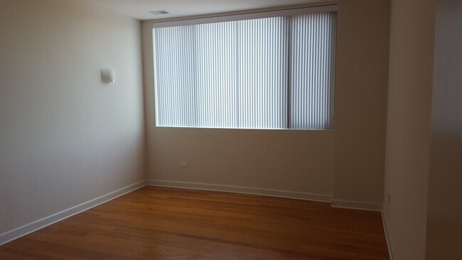 Building Photo - 4810 N Lavergne Ave