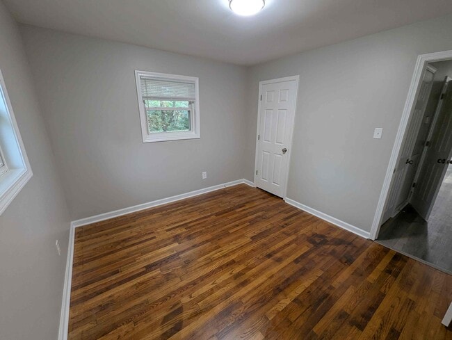 Building Photo - 310 Sunset St SW