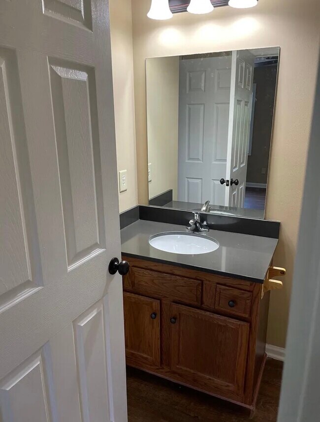 Building Photo - 928 Nottingham Dr