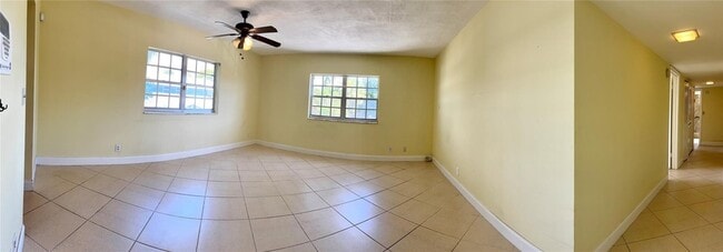 Building Photo - 1407 NE 56th St