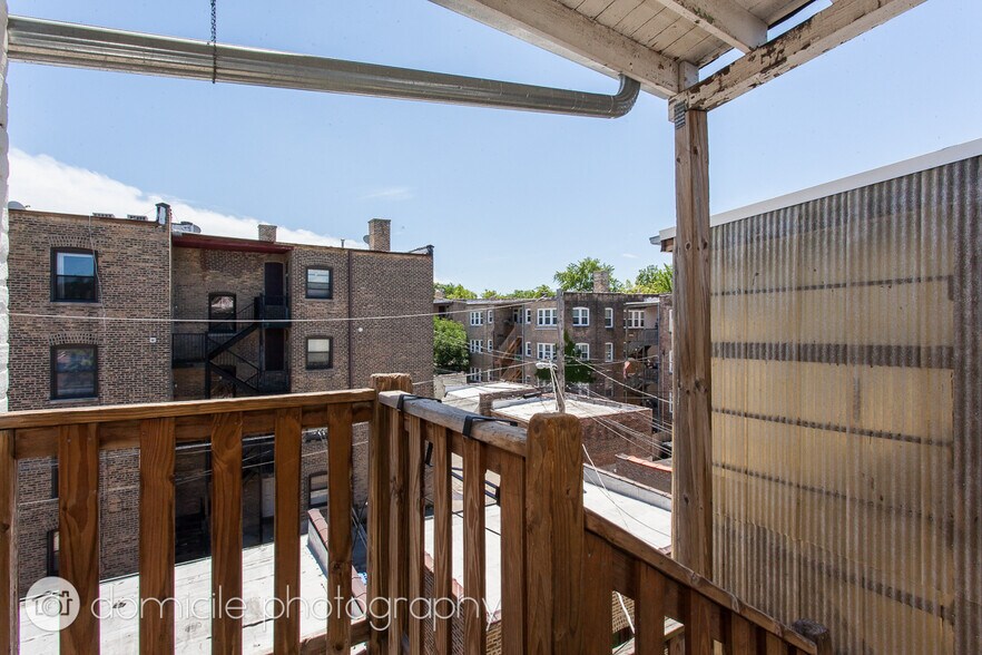 Building Photo - 2141 W Arthur Ave