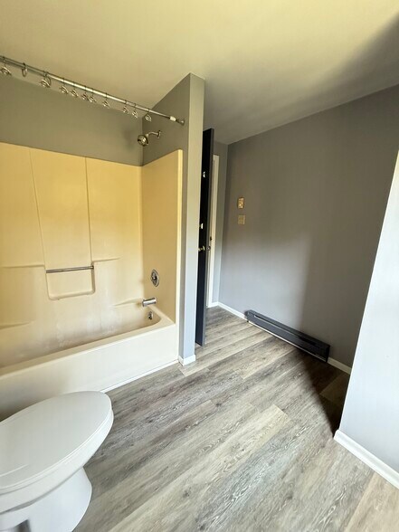 Building Photo - 7 Ledgeland Dr