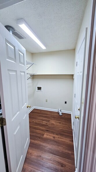 Building Photo - 140 Bright St