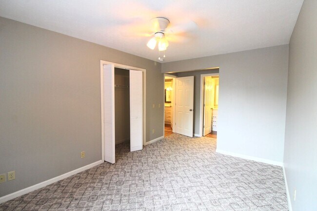 Building Photo - Two bedroom condo for rent! - 1030-8 Blue Ridge Drive
