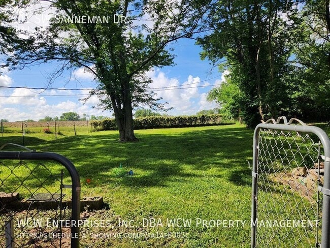 Building Photo - 201 SW Sanneman Dr