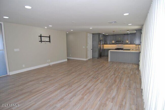 Building Photo - 8541 E Catalina Dr