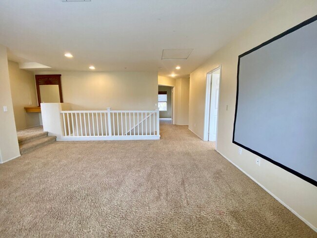 Building Photo - Extremely spacious four bedroom With Oxnard home