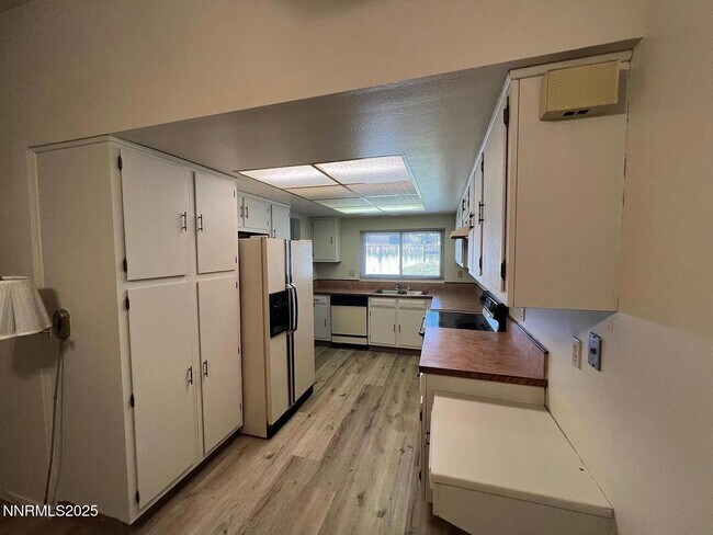 Building Photo - 2890 Waterfield Dr