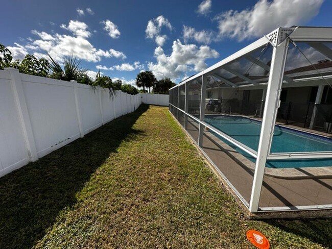 Building Photo - 6860 Calle Del Paz S