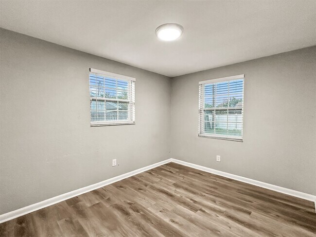 Building Photo - Coastal Waterfront Living in Apollo Beach – 3 Bed | 2 Bath