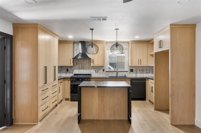 Building Photo - 6746 Braeburn Dr