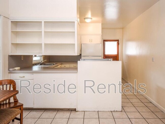 Building Photo - 632 E 600 N