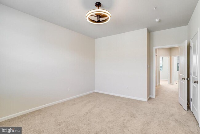 Building Photo - 385 Ensemble Wy
