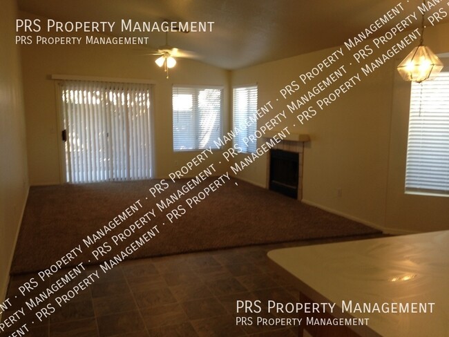 Building Photo - 818 W Silver Creek Rd