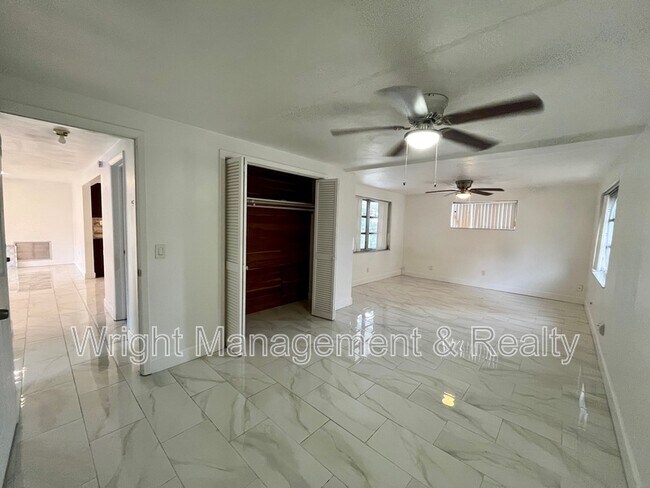 Building Photo - 5121 Dove Dr