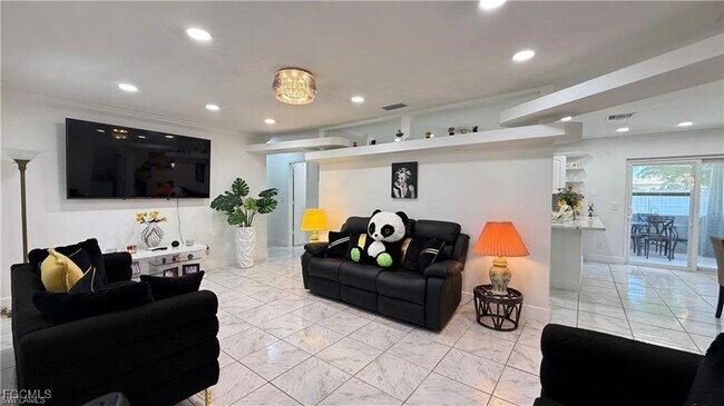 Building Photo - 1424 SE 22nd Terrace