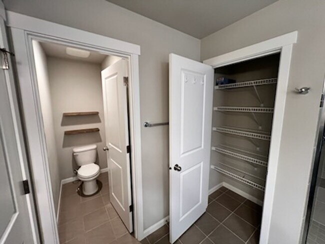 Building Photo - 5 Bedroom plus a Bonus Room in Gig Harbor